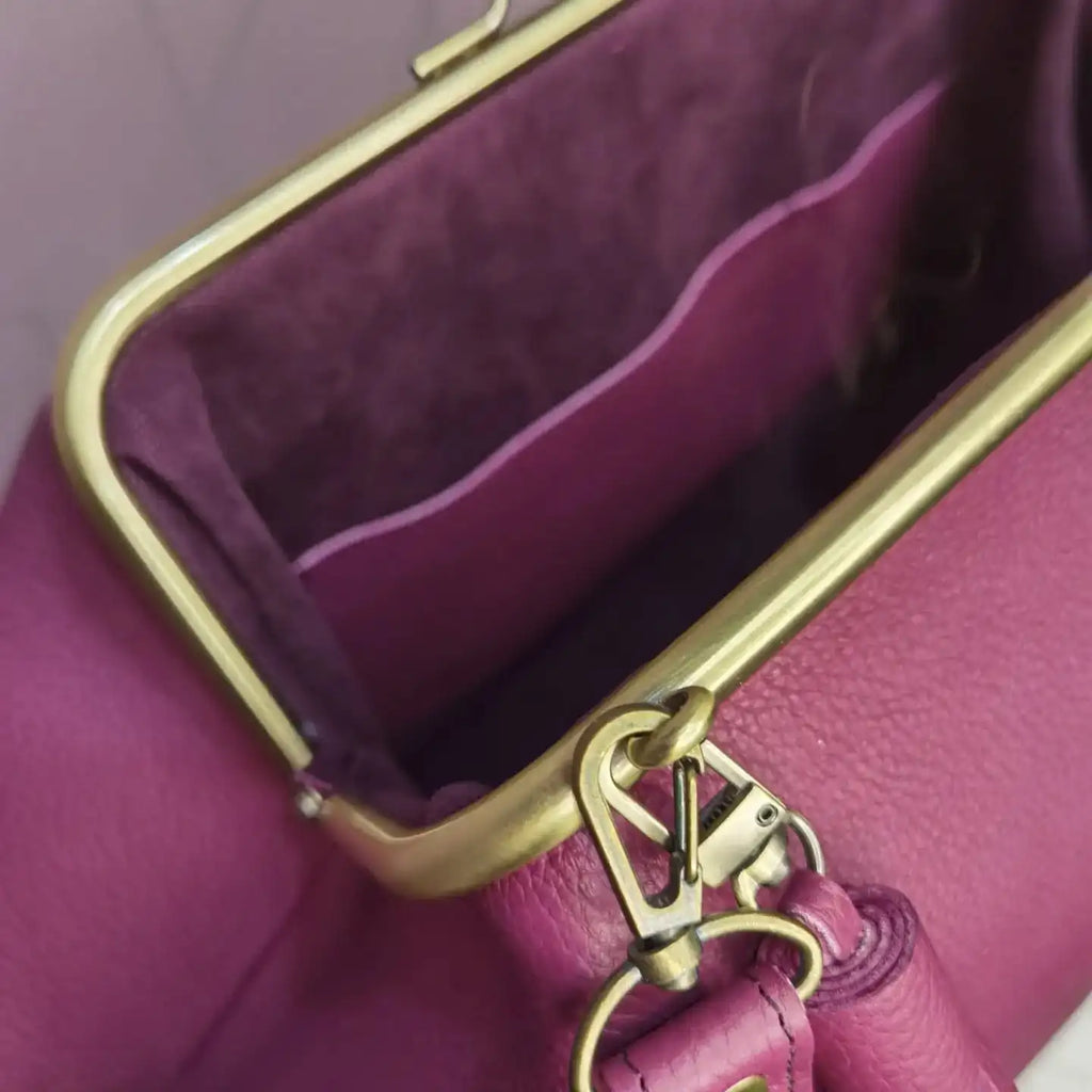 LOST IN VINTAGE Leather Bag Charming Natural Leather Balls Kiss-lock Large Clutch Handbag Proudly Carried In Hand 30x46x15cm