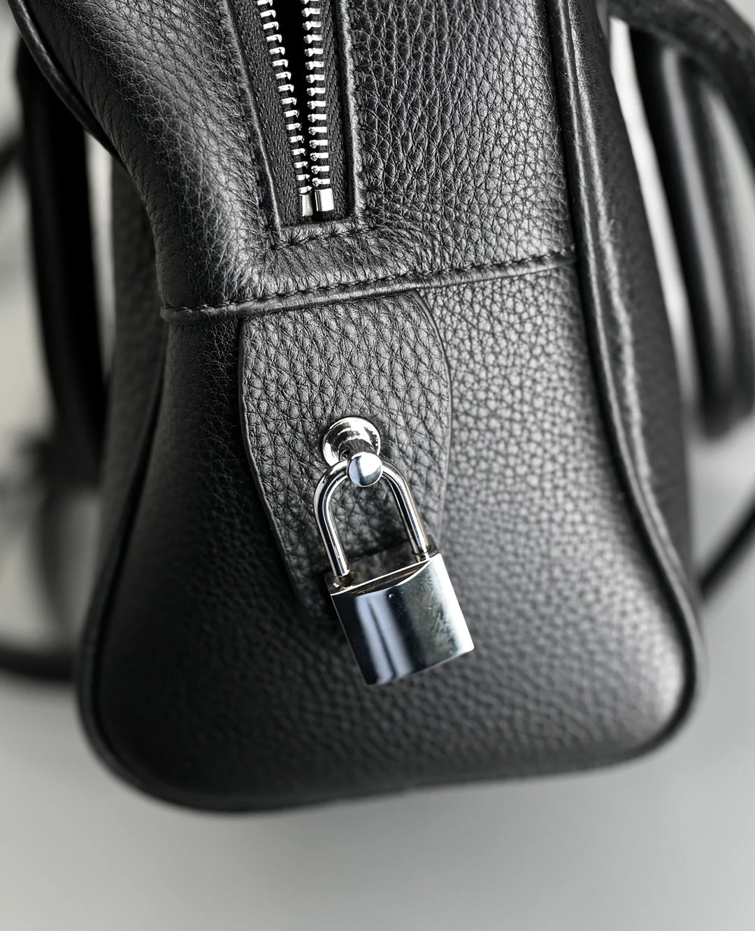 26cm Genuine Leather Handbag With Top Layer Cowhide New Women Shoulder Crossbody Bag Versatile Commuting Soft Texture