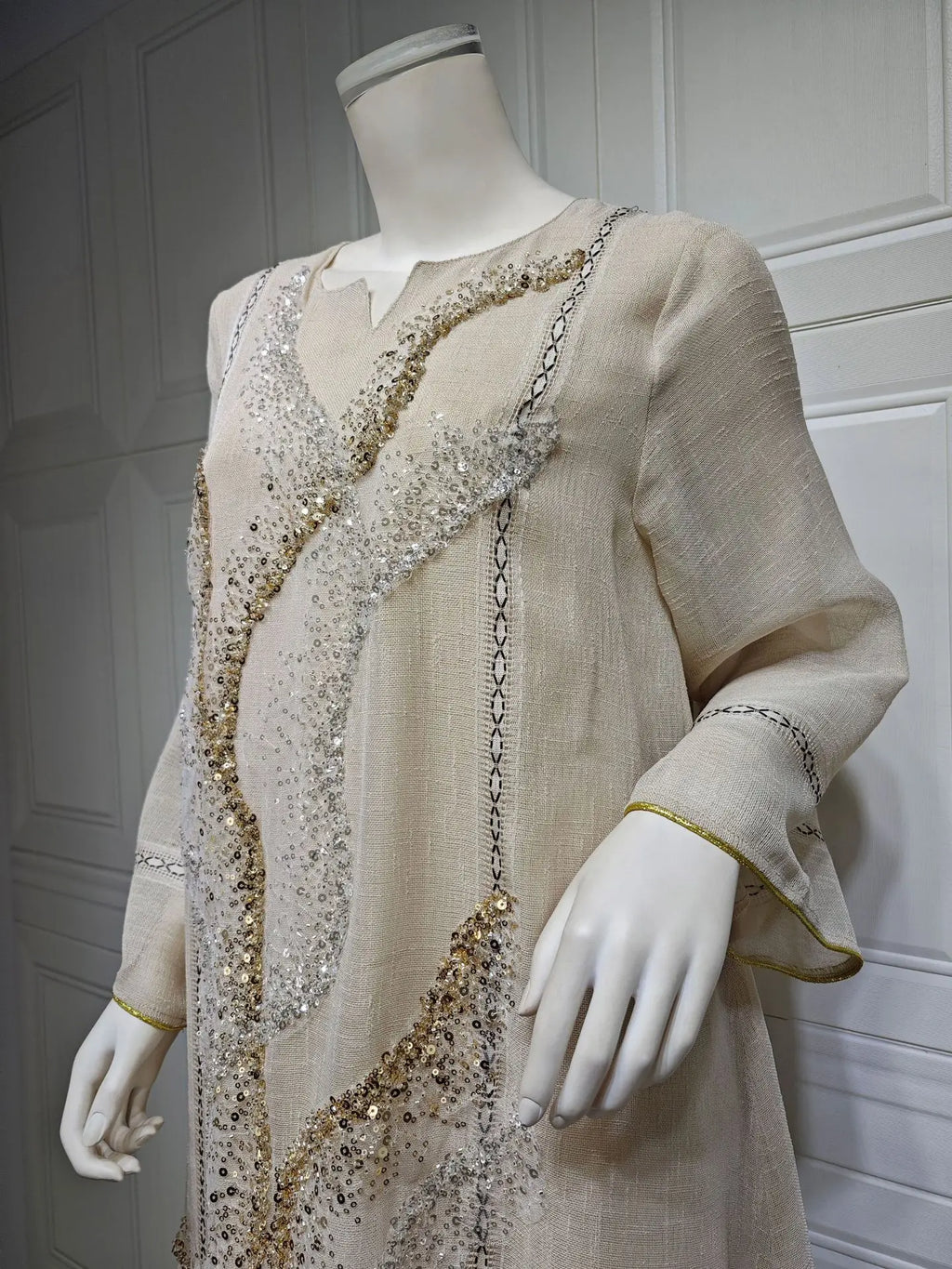 Middle East New White Mesh Bead Embroidery Muslim Dress Dubai Saudi Arabia Light Luxury Temperament Robe