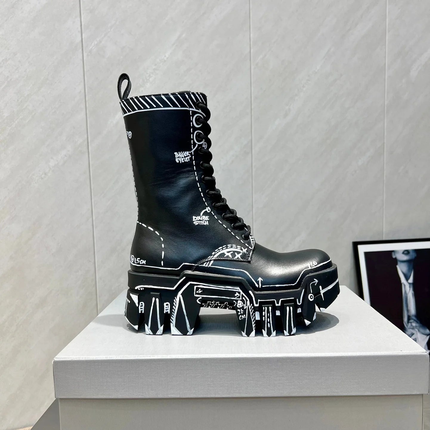 Hot Sale Women's mid-calf boots Luxe-Design Cowhide upper graffiti design Vintage mid-calf boots platform sole motorcycle boots