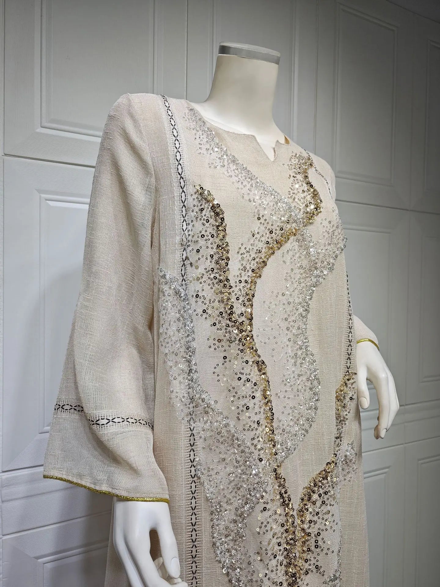 Middle East New White Mesh Bead Embroidery Muslim Dress Dubai Saudi Arabia Light Luxury Temperament Robe