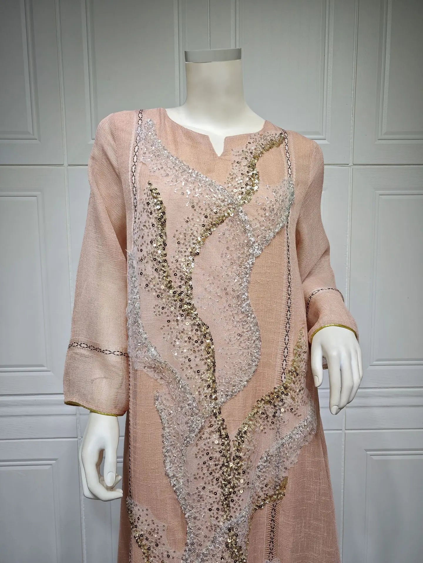 Middle East New White Mesh Bead Embroidery Muslim Dress Dubai Saudi Arabia Light Luxury Temperament Robe