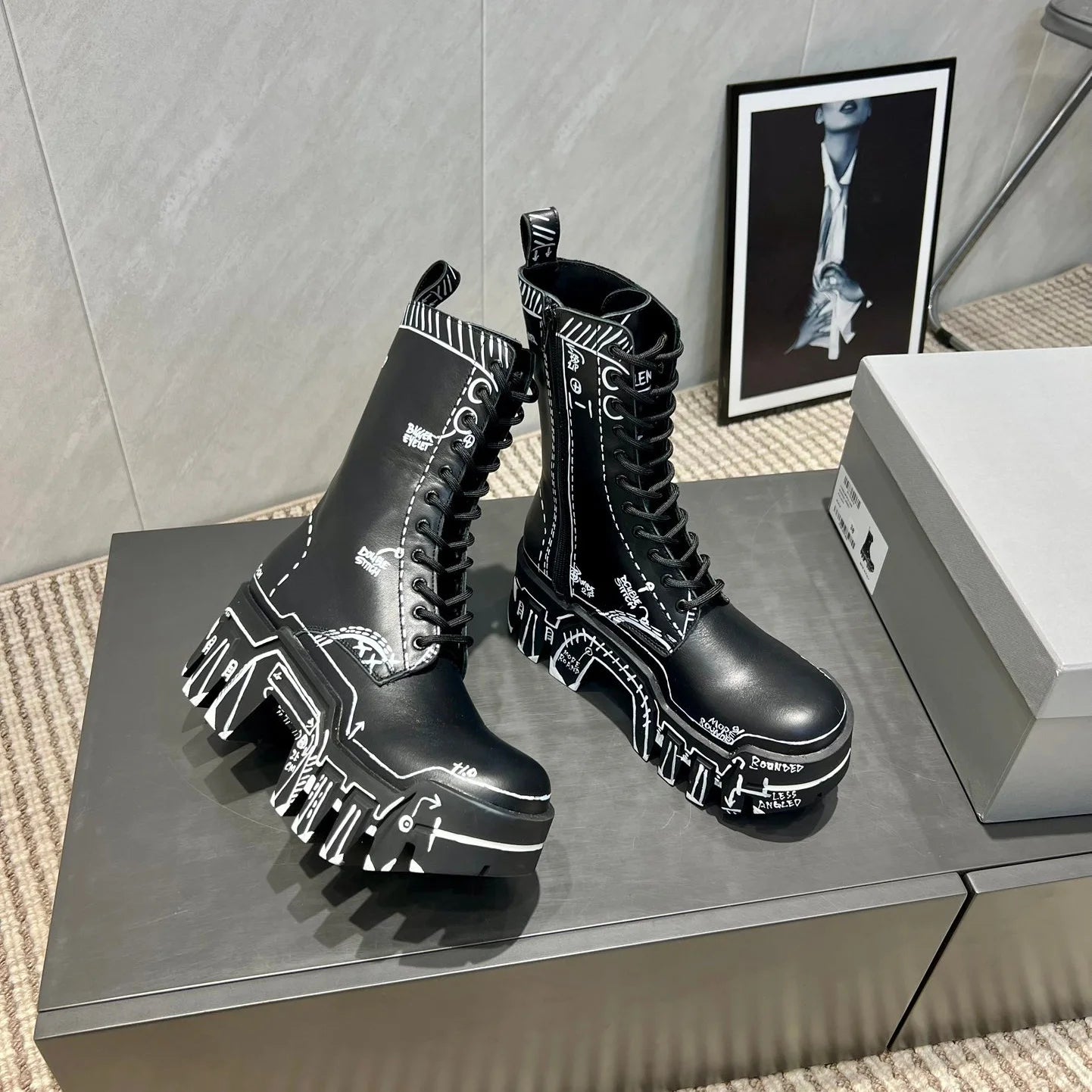 Hot Sale Women's mid-calf boots Luxe-Design Cowhide upper graffiti design Vintage mid-calf boots platform sole motorcycle boots