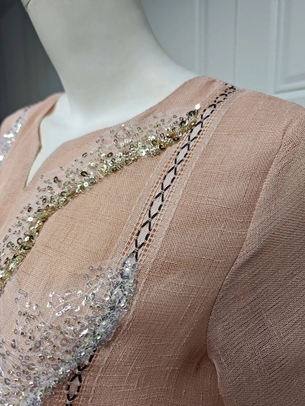 Middle East New White Mesh Bead Embroidery Muslim Dress Dubai Saudi Arabia Light Luxury Temperament Robe