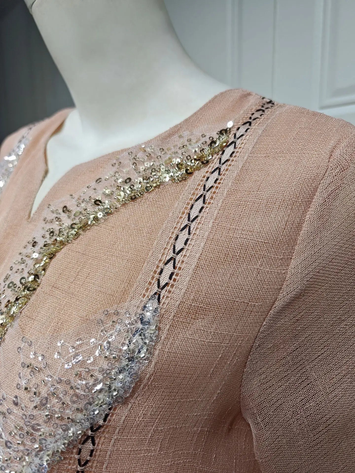 Middle East New White Mesh Bead Embroidery Muslim Dress Dubai Saudi Arabia Light Luxury Temperament Robe