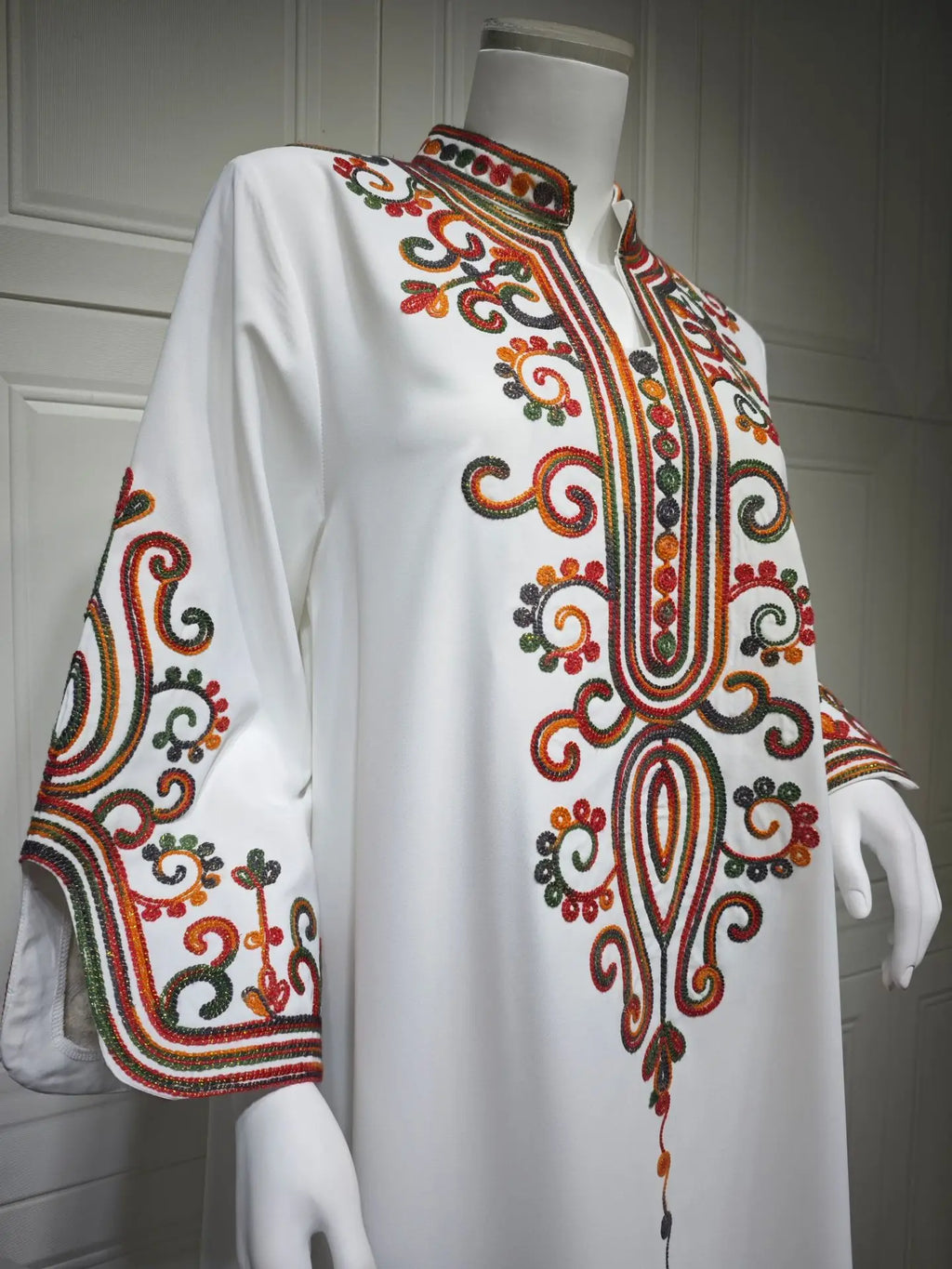 2025 Autumn And Winter Muslim Fashion Women's Embroidery Rope Embroidery Middle East Robe Arabic Dress