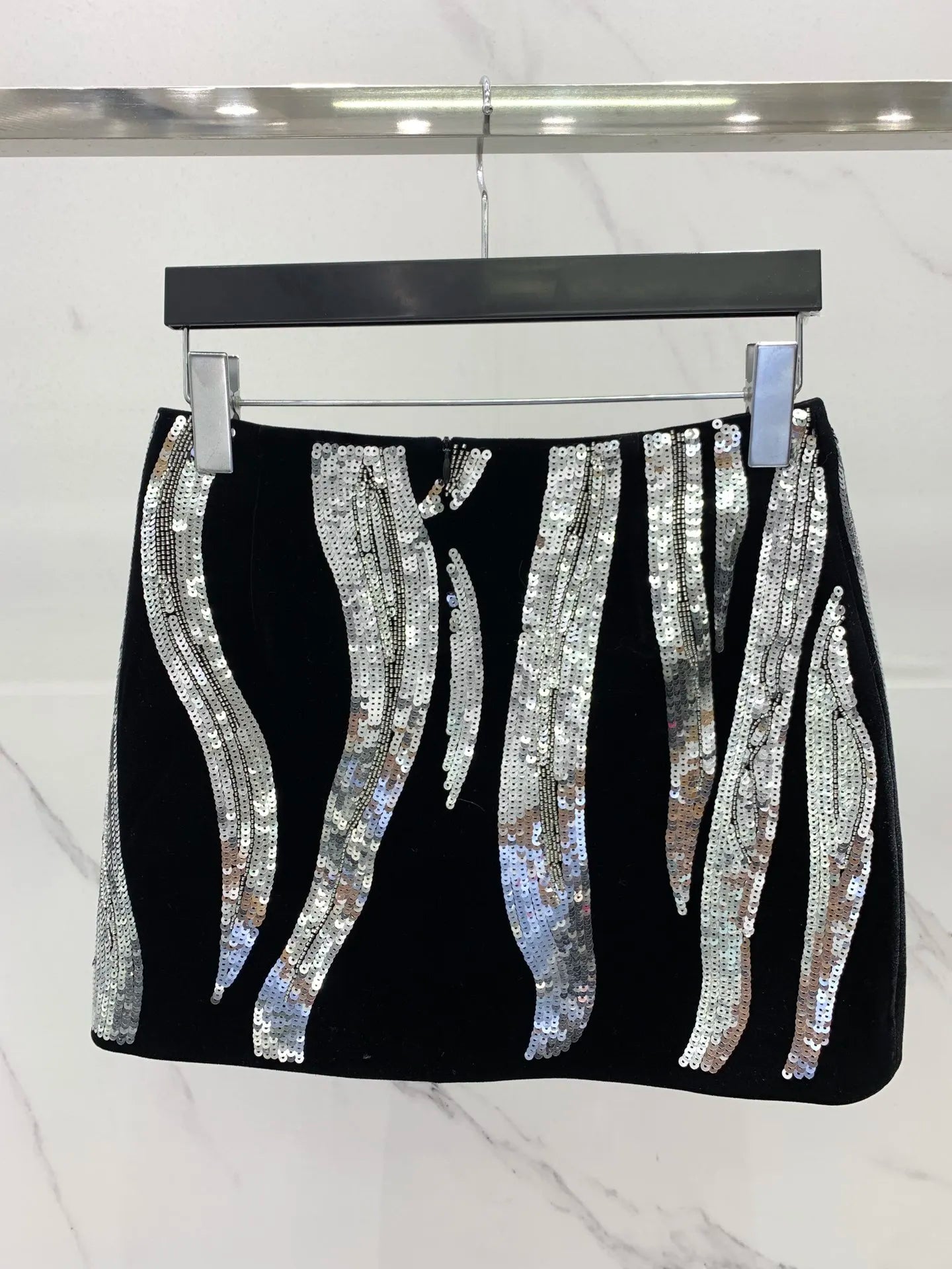 Luxurious silver bead sequin embroidered wavy line skirt autumn fashion new black velvet short skirt women's party dress